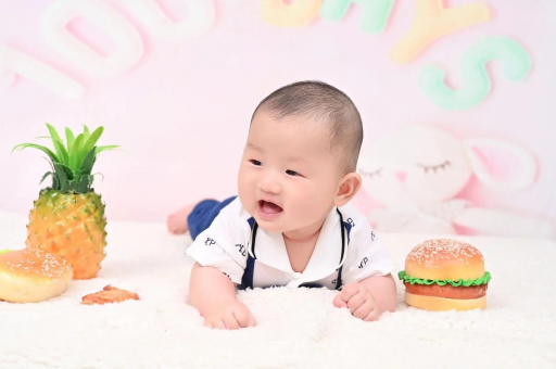 通辽宝宝在妈妈肚子里